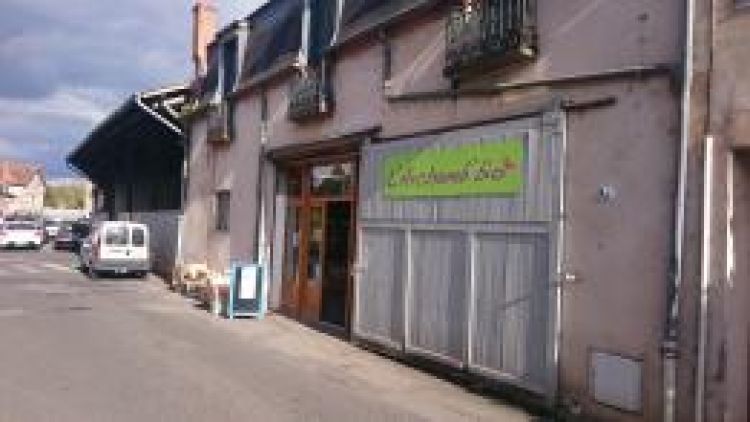 Archamb Bio (L) accepte la monnaie locale